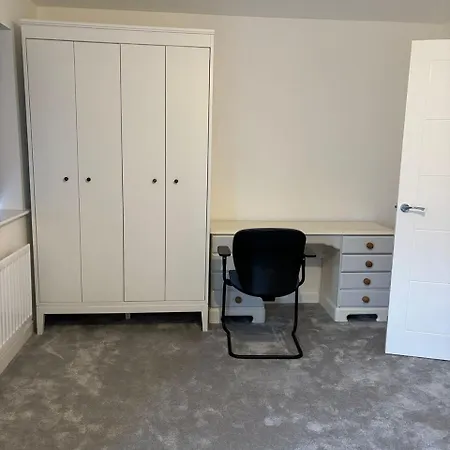 Ensuite In - Near Uwe * Bristol